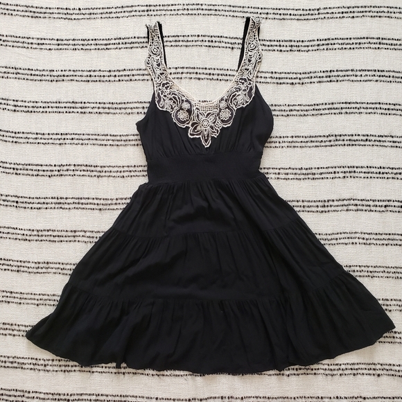 Ruby Rox Dresses & Skirts - Ruby Rox Vintage Y2K Black Midi Dress with Flower Pattern - Small